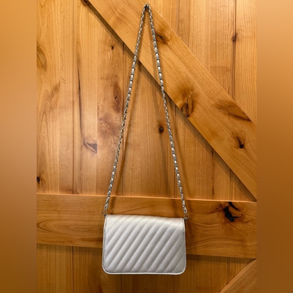 STUDIO BADGLEY MISCHKA Bag Special Occasion Silver Chain Crossbody Purse - Picture 2 of 5